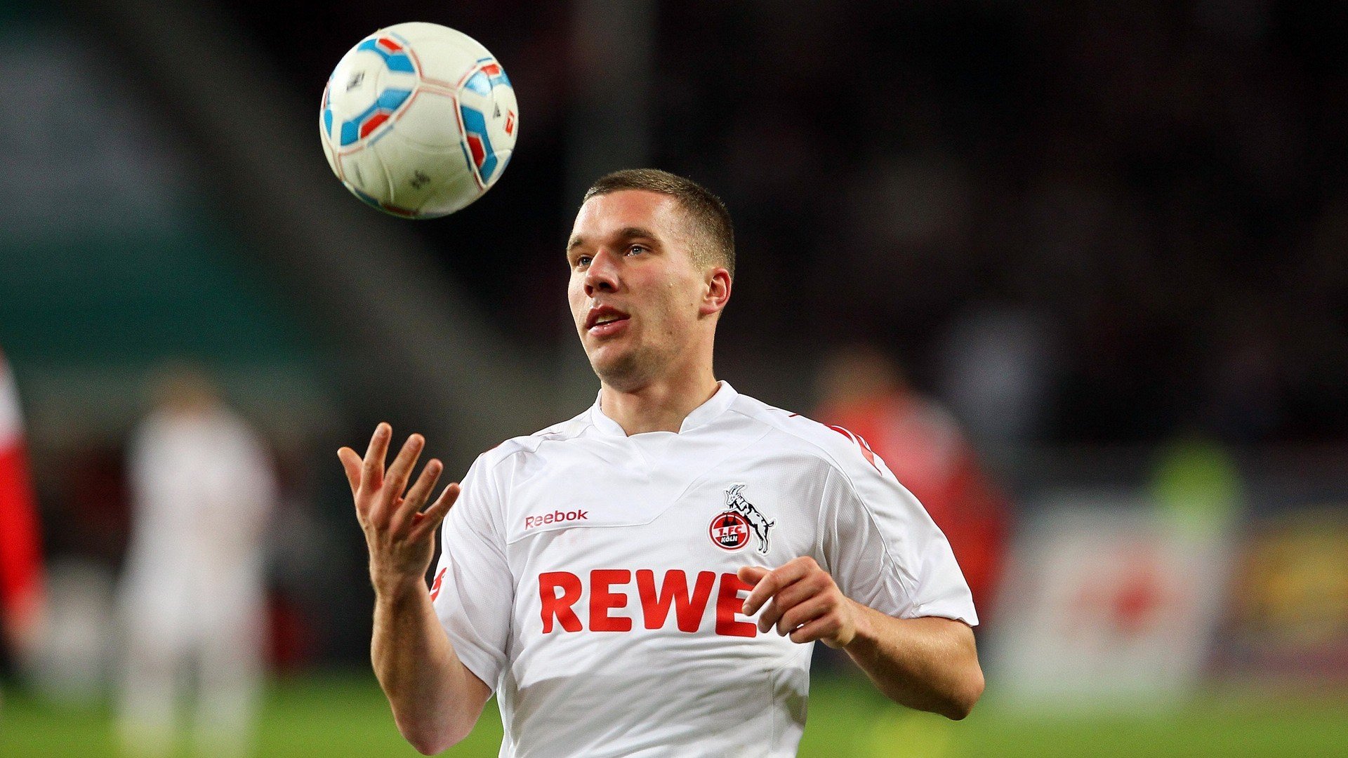 “东桃花岛赛场:缆绳滑水运动突破极限”